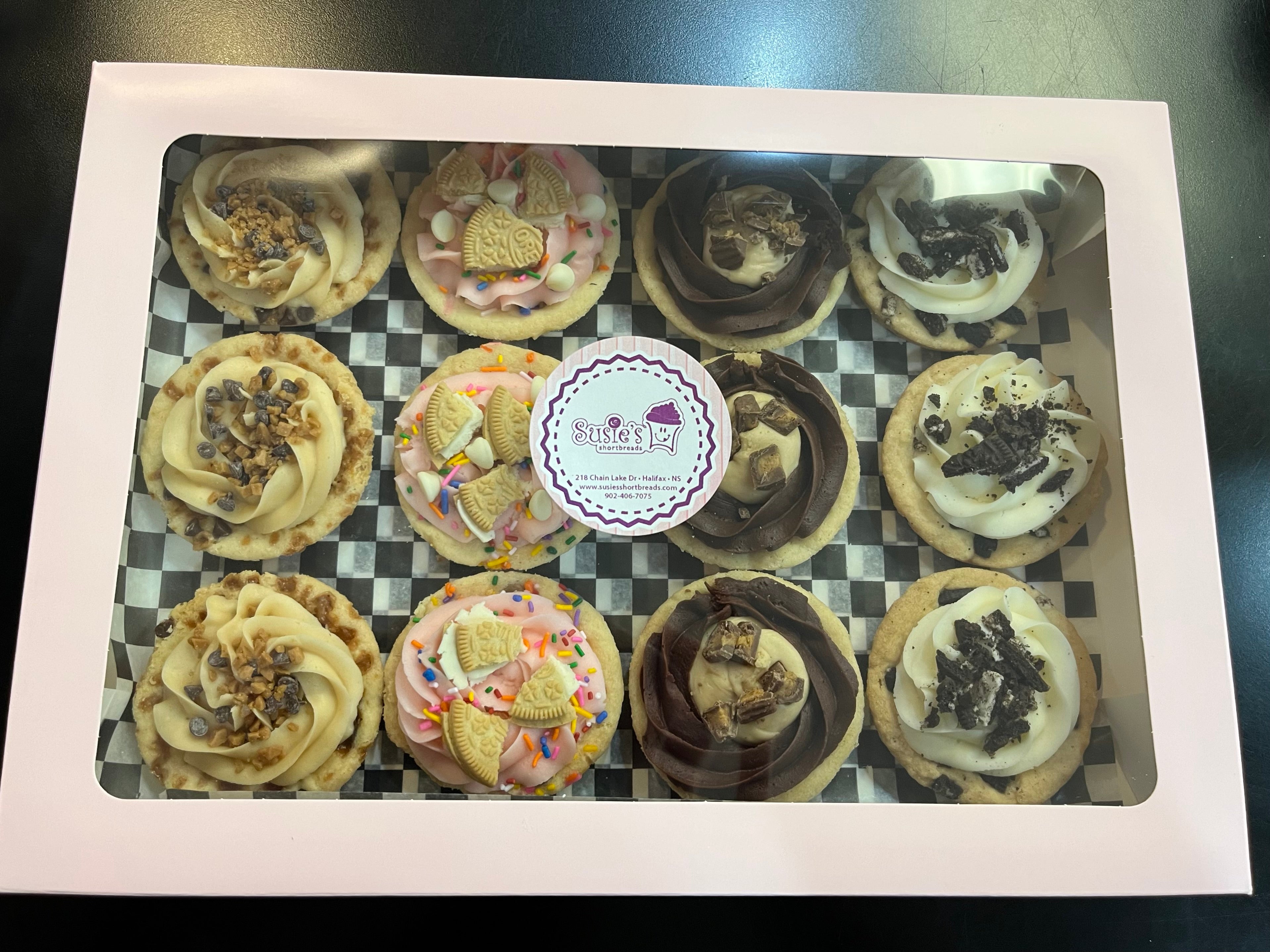 Large Gourmet Buttercream Shortbreads - Gift Box