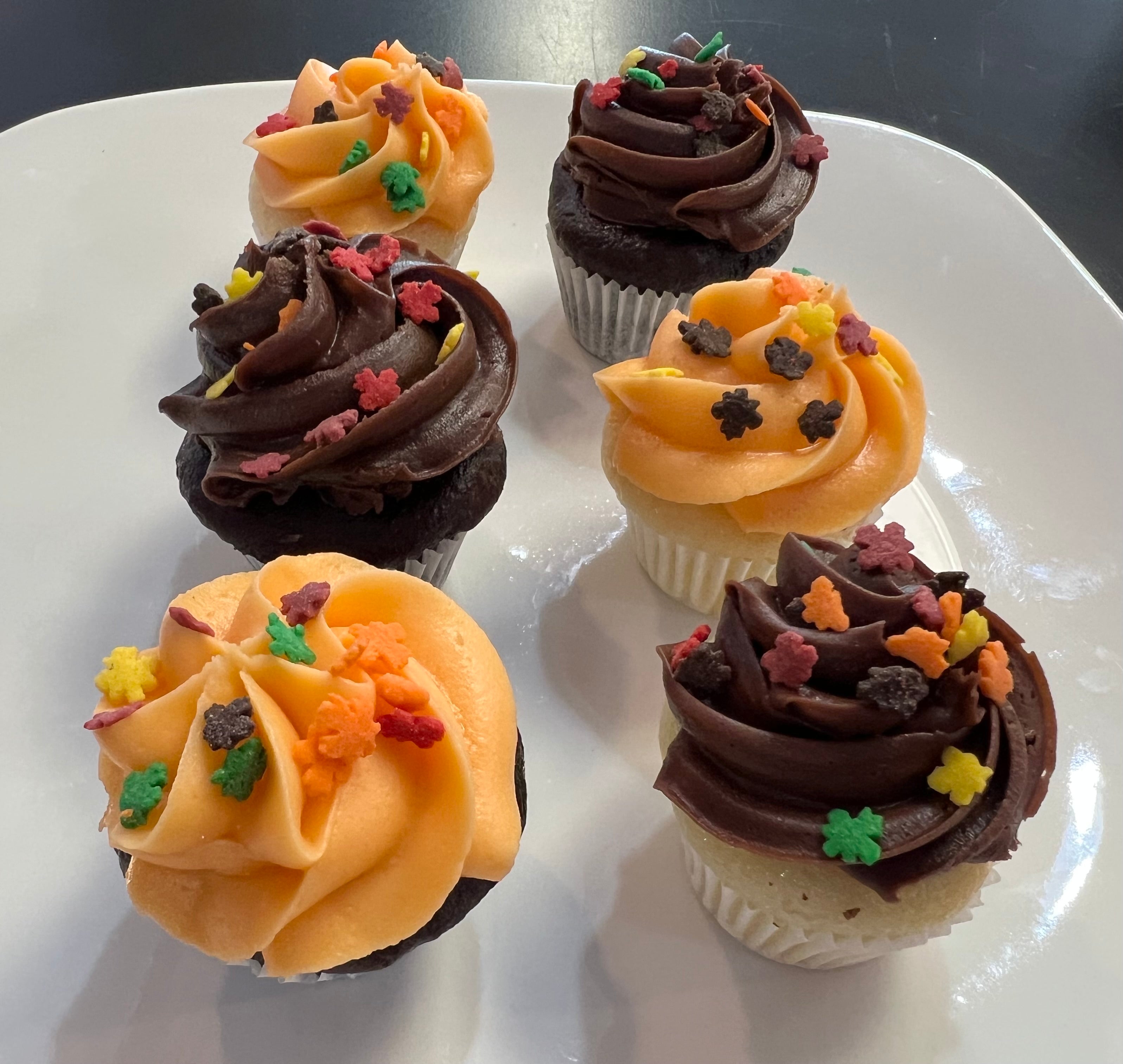 Thanksgiving Mini Basic Cupcakes
